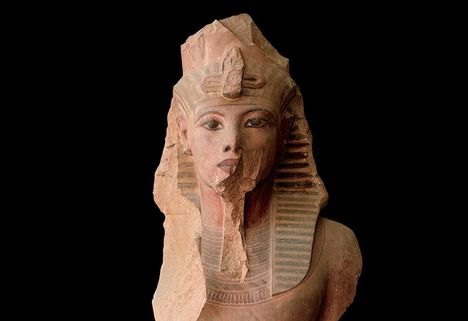 Tutanhamon szobra