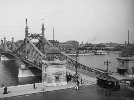 Budapest, Szent Gellért tér, Szabadság (Ferenc József) híd budai hídfő