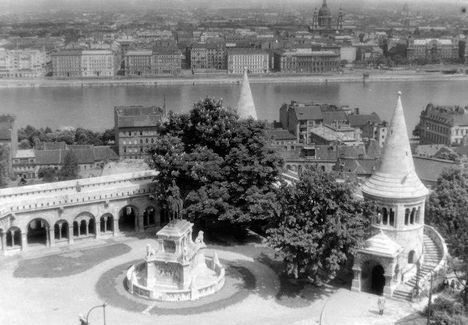 Látkép a Mátyás templomból (1958)