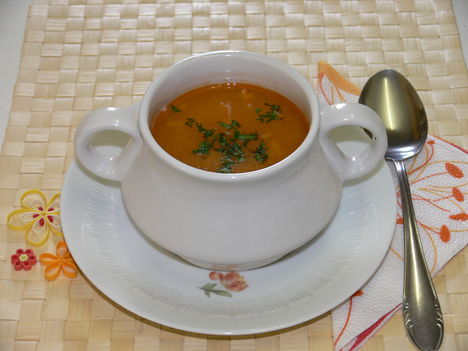 Tojásleves (rongyos leves) csészében