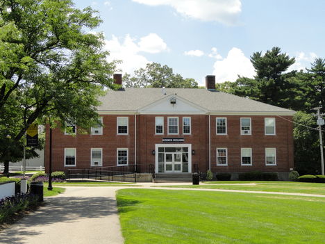 Science_Building_-_Curry_College,_Milton,_Massachusetts