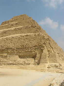 A Lépcsős-piramis