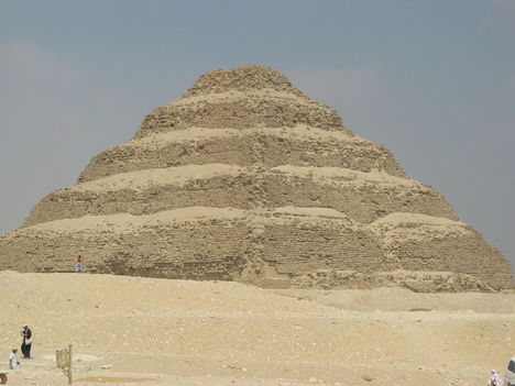 A Lépcsős-piramis