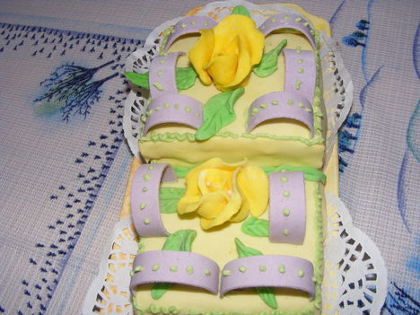 Datolya krémes fondant torta006