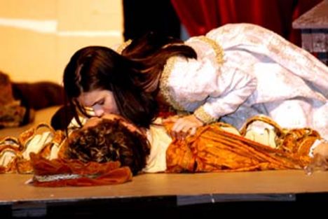 Romeo-Juliet-onstage