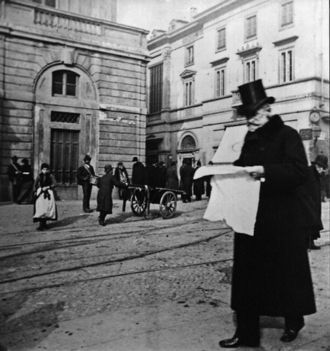Verdi a milánói Scala előtt.1900