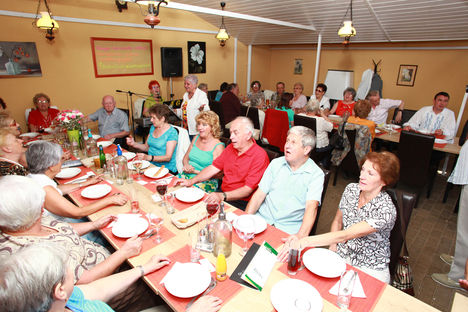 2014.jún.18. A Zenebarátkör nyári találkozója a KAKUKK vendéglőben 