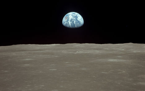 A Föld látképe a Holdról