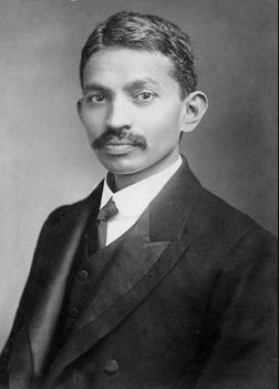 Mohandász Karamcsand Gandhi ! 1906-ban!