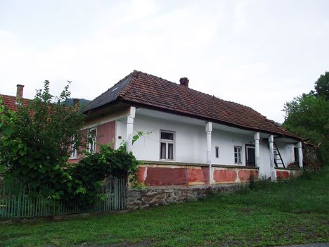  Pusztafalu ház