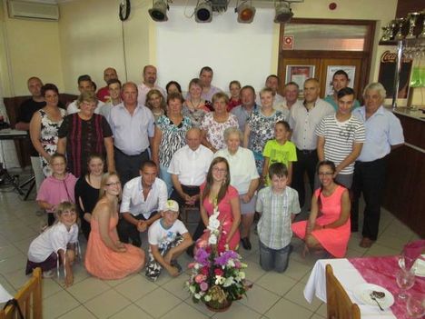 Sanyi bácsi Irma néni családjukkal - 2014.