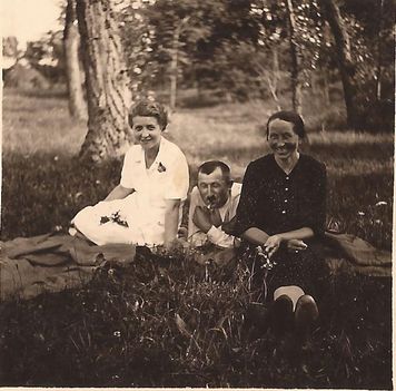 1938. Horváth Gábor feleségével, sógornőjével