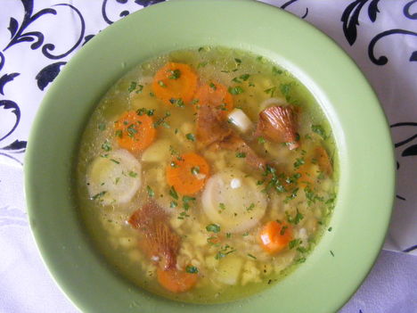 Zöldséges rókagombás  leves