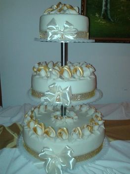 Adél menyasszonyi tortája