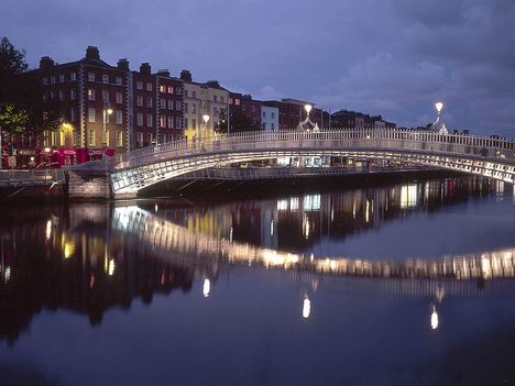 Hapenny_Bridge_Dublin