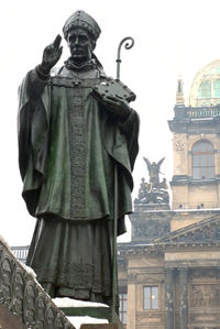 200px-Adalbert_of_Prague mártir püspök
