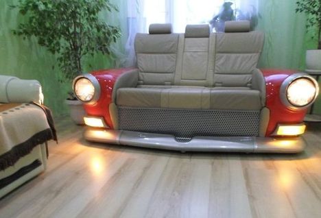 Az autómániás kanapéja