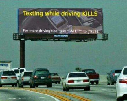 Az SMS-ezés vezetés közben halálos!