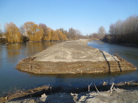 Mosoni-Duna Moson és Máriakálnok Malom-dülő közötti szakaszon, 2014. december 21.-én