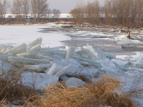 Dunakiliti fenékküszöb, jeges állapotok, jégtorlasz, 2012. február 08.-án