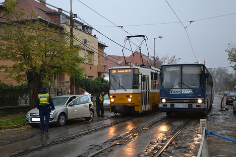 14 - 2014.11.17., a 14v vonala - Görgey Artúr utca, egy esős novemberi délutánon (Kadocsa Gyula, iho.hu).jpg