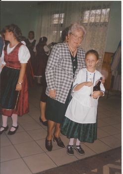 Marika, az akkori klubvezető a kisunokájával 2001.