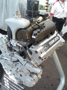 Cosworth_engine_2