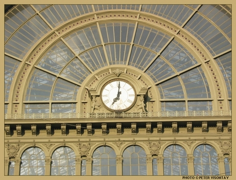 Keleti pályaudvar, a jellegzetes órával