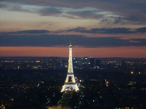 Az Eiffel-torony a Montparnasse-torony tetejéről