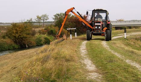 Lajta főmeder földműfenntartása, az M 15-ös autópály feletti szakaszon, 2009. október 25.-én