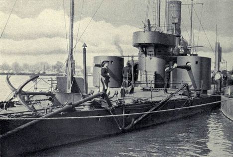 Bodrog monitorhajó a dunán - 1910