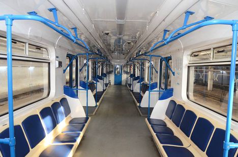 A bakui metró felújított szerelvényei, 2015._02