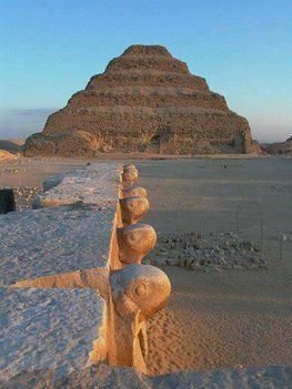 Lépcsős Piramis
