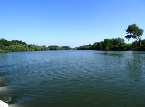 Ásványi Duna-ág az Árvai zárás felvizéről nézve, 2015. május 19.-én