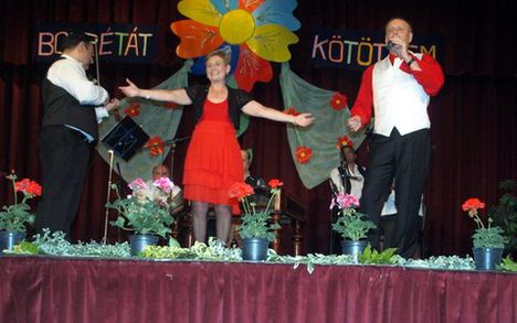 2015.máj.29. Újpesti Nyárköszöntő nóta-operett est.