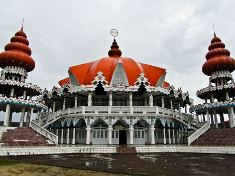 Hindu-Temple-in-Paramaribo-Suriname