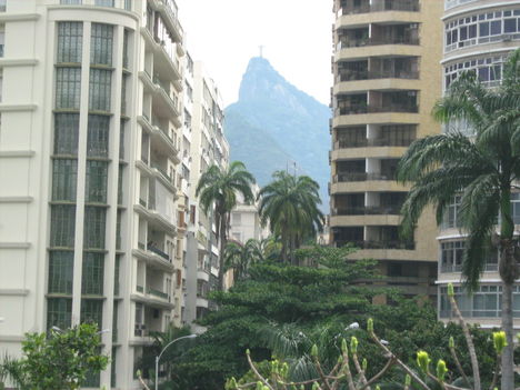 A Corcovádó a Rua Payssandu elejéről