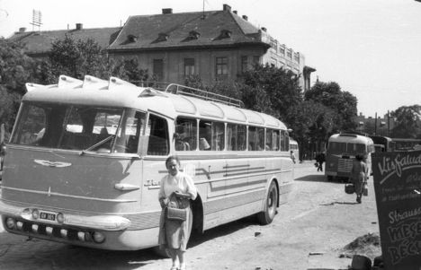1955. Győr, buszállomás