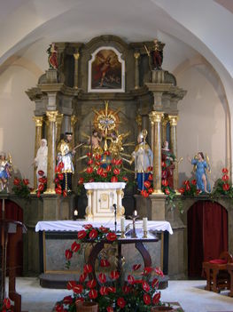 LENDVA  Szentháromsági kápolna oltár