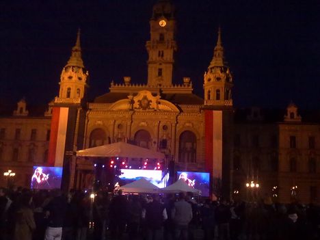 Győr,Városháza elött Kormorán koncert   2011.március 15