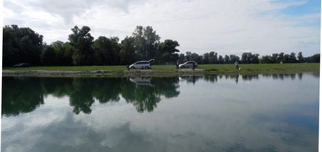 Ásványi Duna-ág jobb partja, a Szobori rétnél horgászókkal 2015. szeptember 08.-án