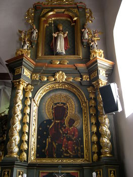GÁBOLTÓ oltára a czestochowai Szerecsen Máriával