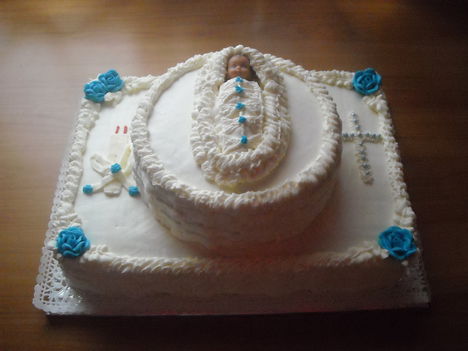 Keresztelőre emeletes torta 