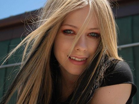 Avril Lavigne (fúj a szél)