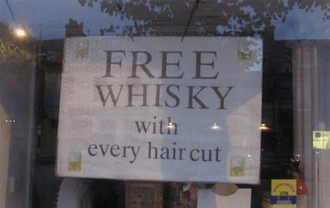 Ingyen whisky minden hajvágáshoz!