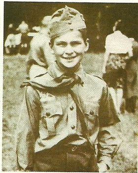 Latinovits Zoltán a kis cserkész. 1942.