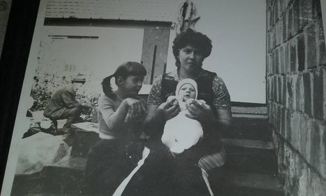 Ko. Niki, Laci anyukájukkal, 1985.