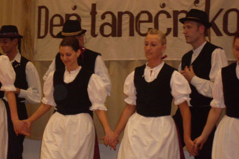 Vörösvári táncok