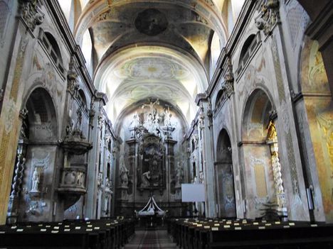 Szent Bernát Ciszterci Borgia Szent Ferenc templom belső
