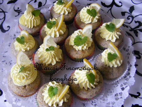 Mákos-citromhabos muffin